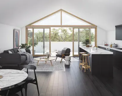 Partenaire Arcades et baies, pose de fenêtre bois, porte fenêtre bois, fenêtre bois triple vitrage, fenêtre bois avec volet roulant, sur mesure